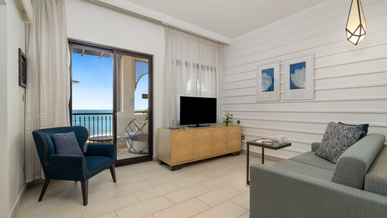 One Bedroom Premium Suite Beach Front 1