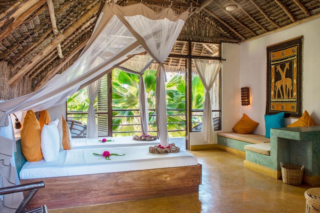 Suite with Partial Ocean View 4