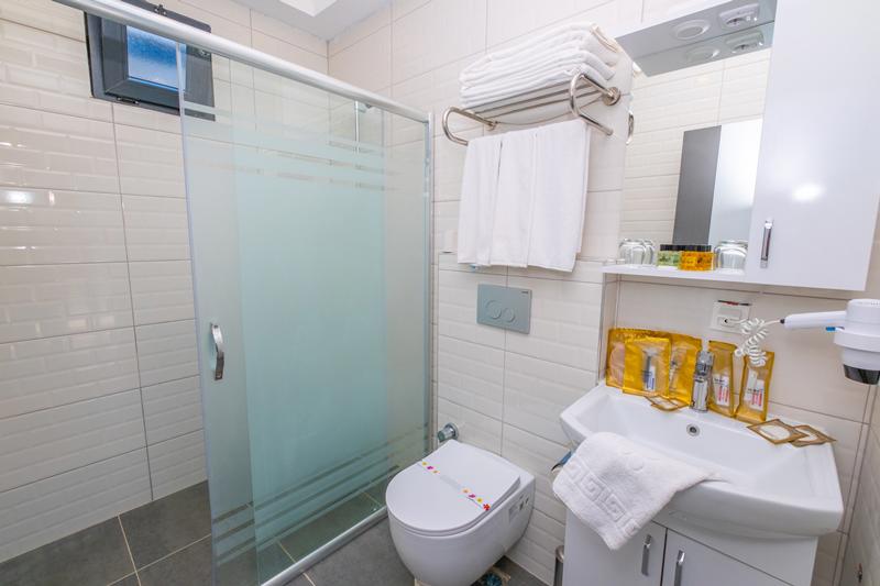 Swim Up Suite 1