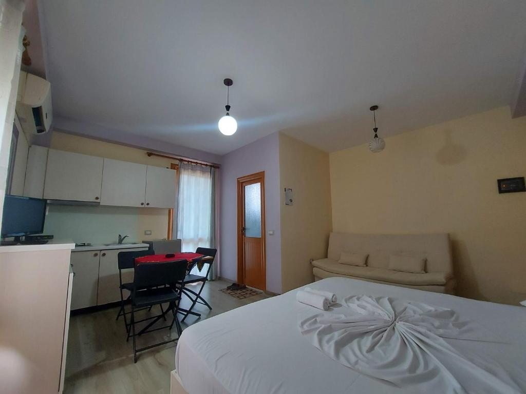 Triple Room With Balcony & Kitchen 1