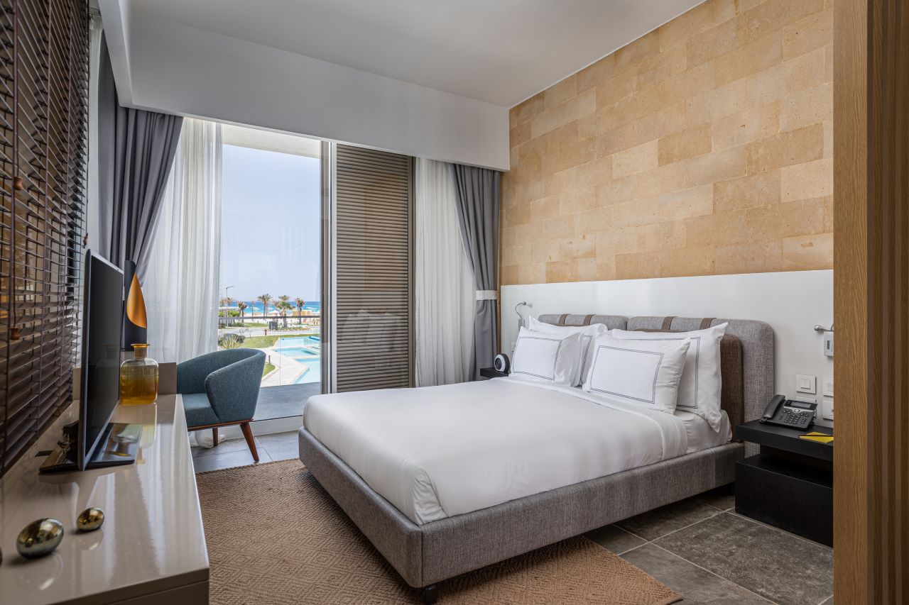 Deluxe Sea View 2