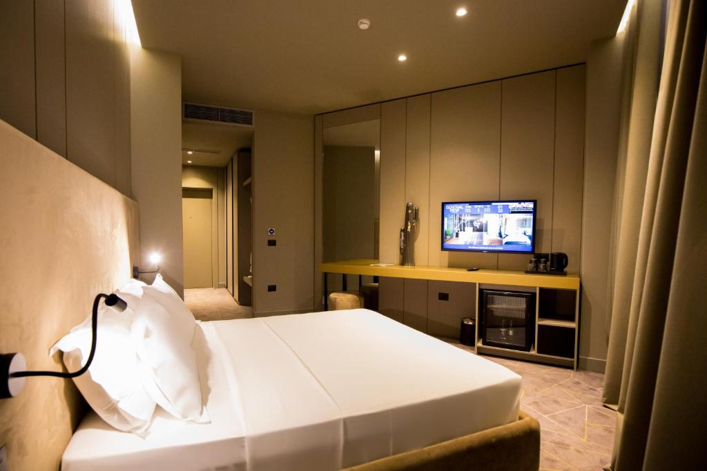 Deluxe Double Or Twin City View 3