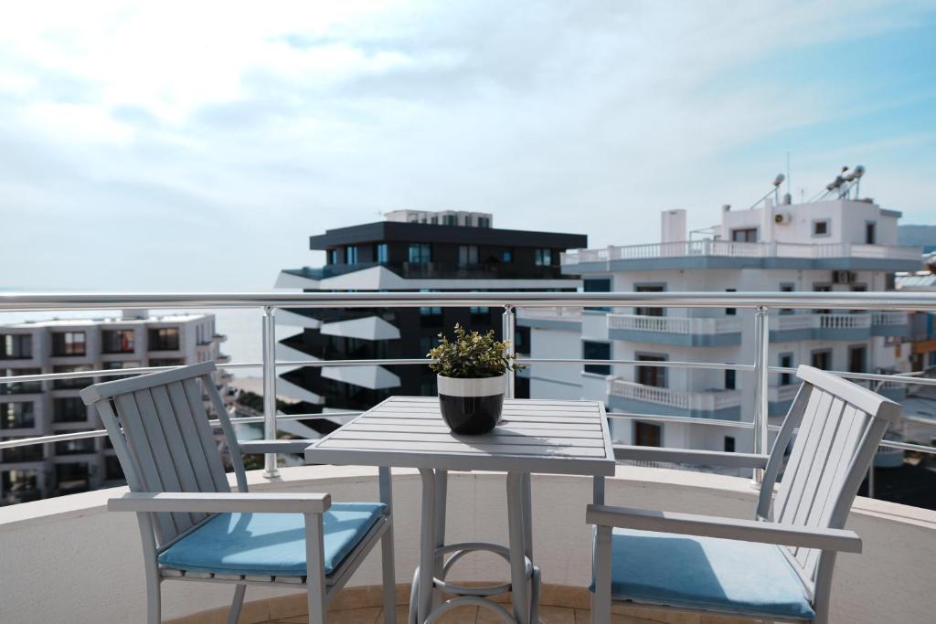 Triple Room With Balcony 2