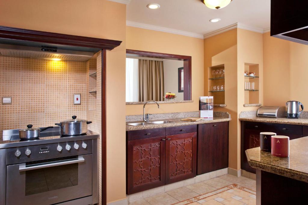 One Bedroom Suite Sea View 4
