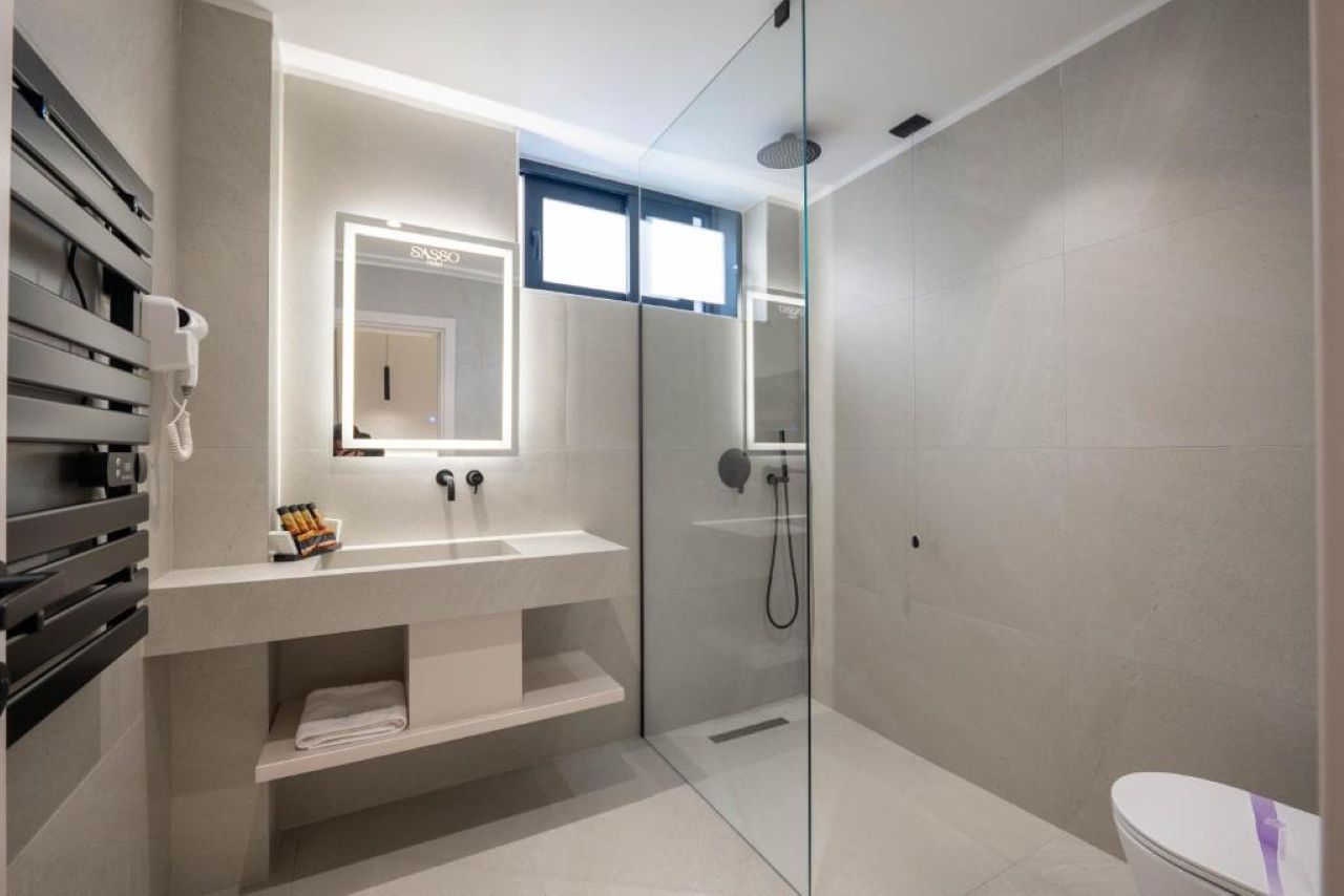 Deluxe Double Room 2