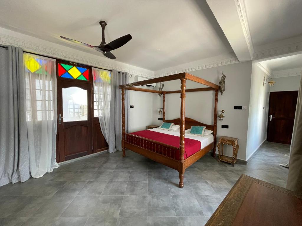 Deluxe Suite 1