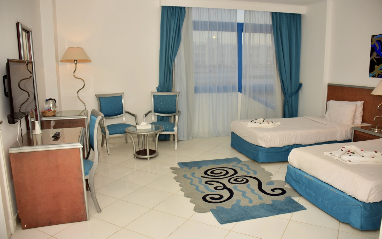 Family 2 Bedrooms Pool View 4