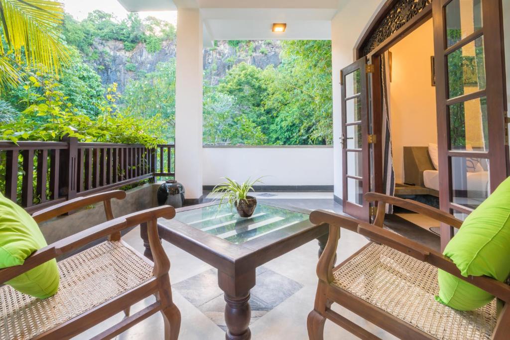 Deluxe With Balcony 4