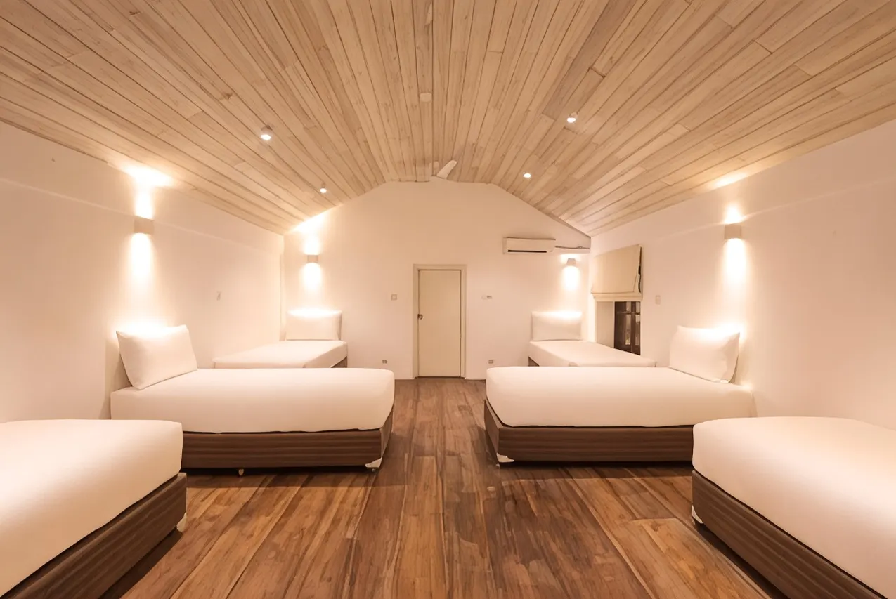 6 Bed Mixed Dormitoty 4