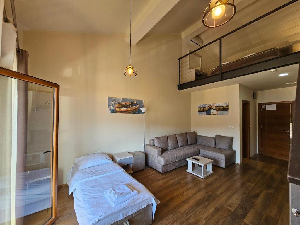 Duplex Suite 2