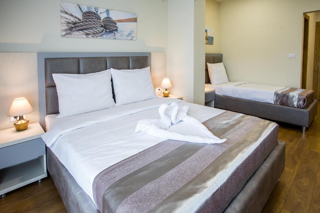 Triple Room Mountain View 1
