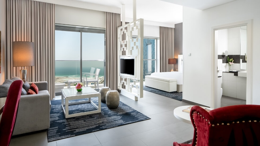 Grand King Suite with Soluna Beach Access 4