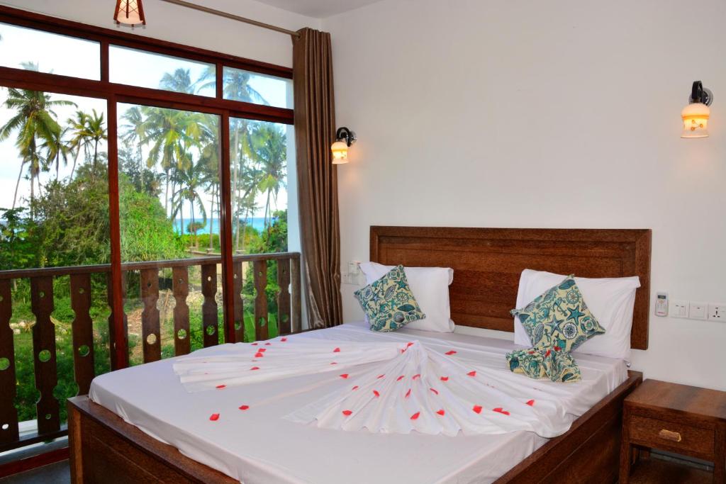 Deluxe Double Room Pool View 2