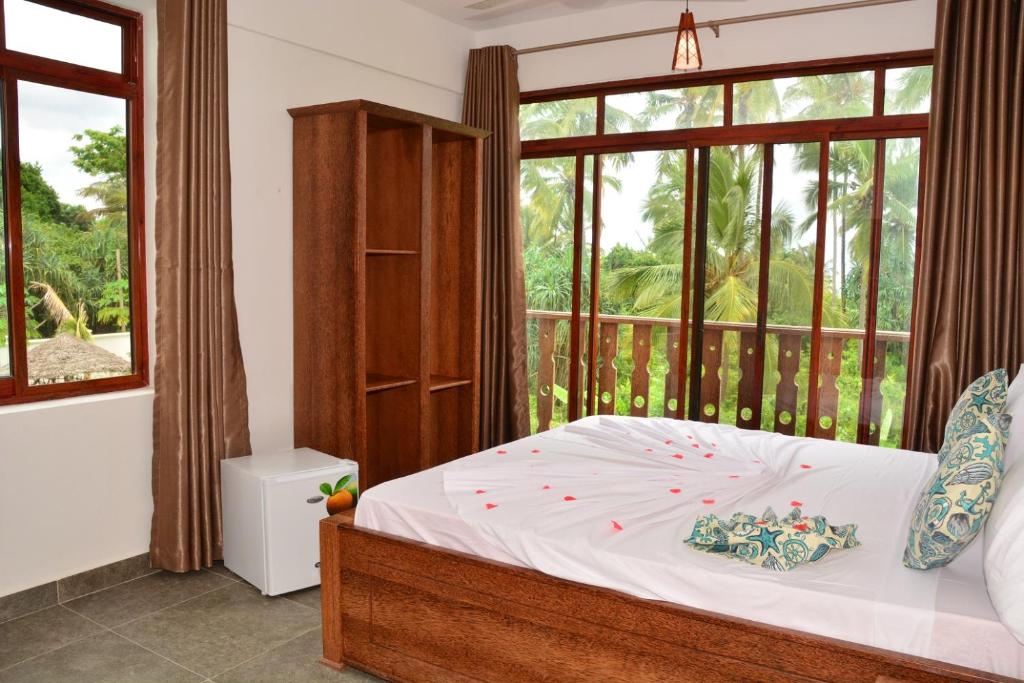 Deluxe Double Room Pool View 4