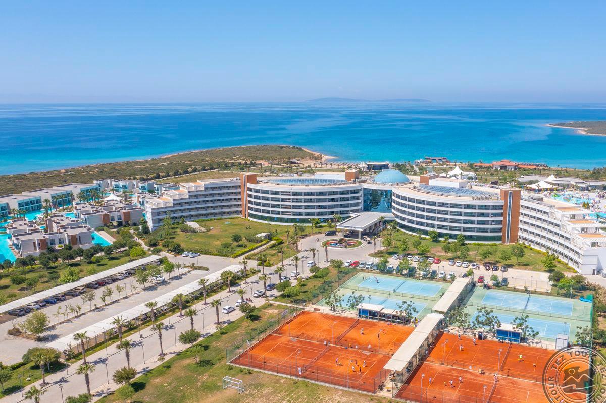Aquasis Deluxe Resort Spa 2