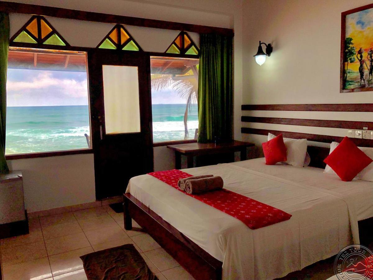 Drifters Hotel & Beach Restaurant 4