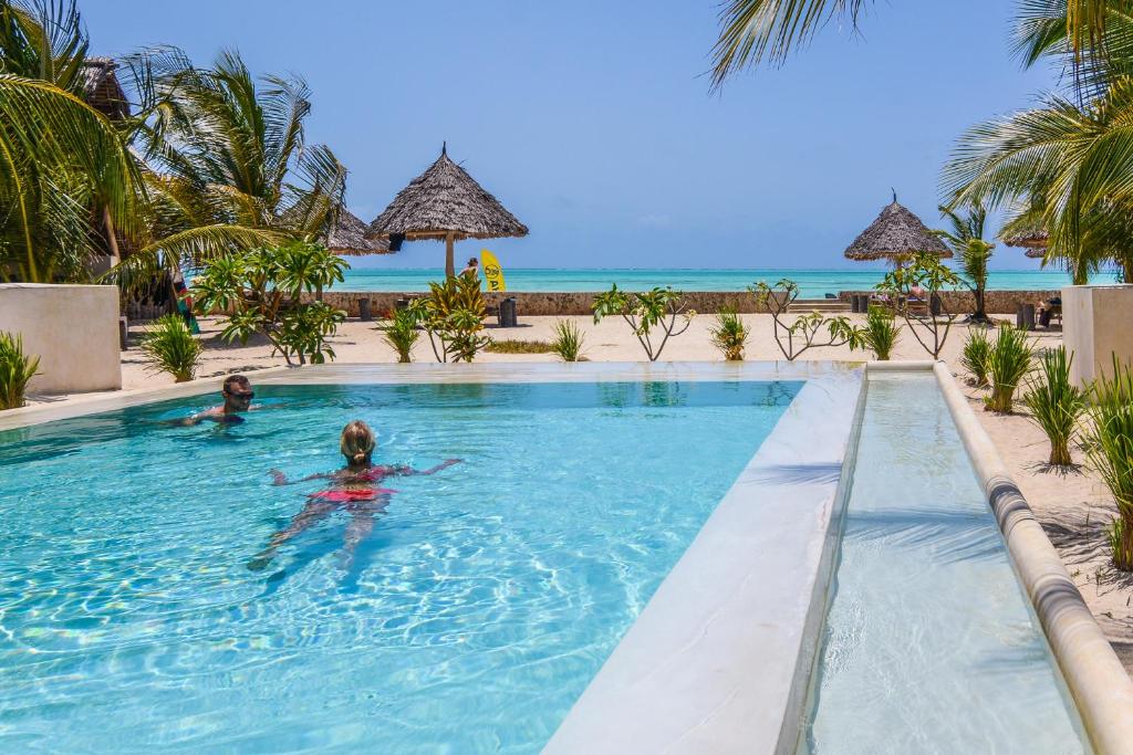 Nur Beach Hotel 3
