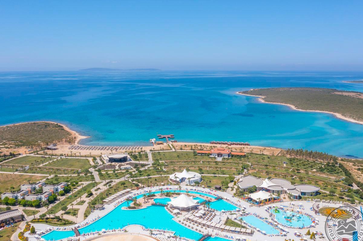 Aquasis Deluxe Resort Spa 3