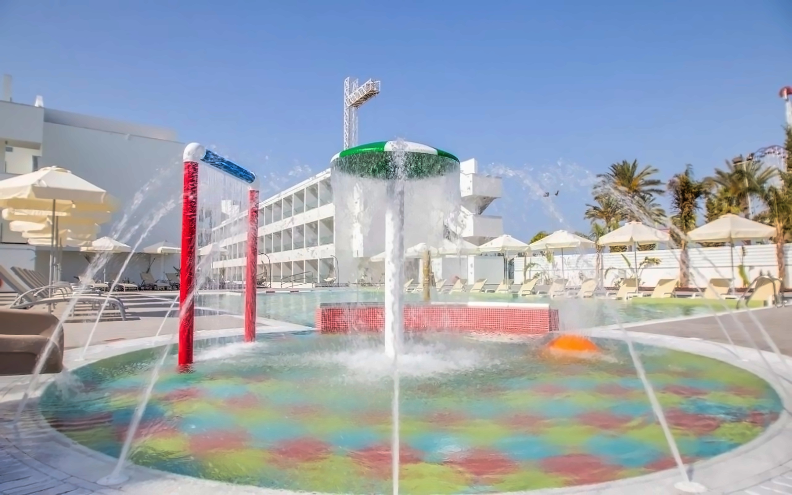 Nicholas Color Hotel 6