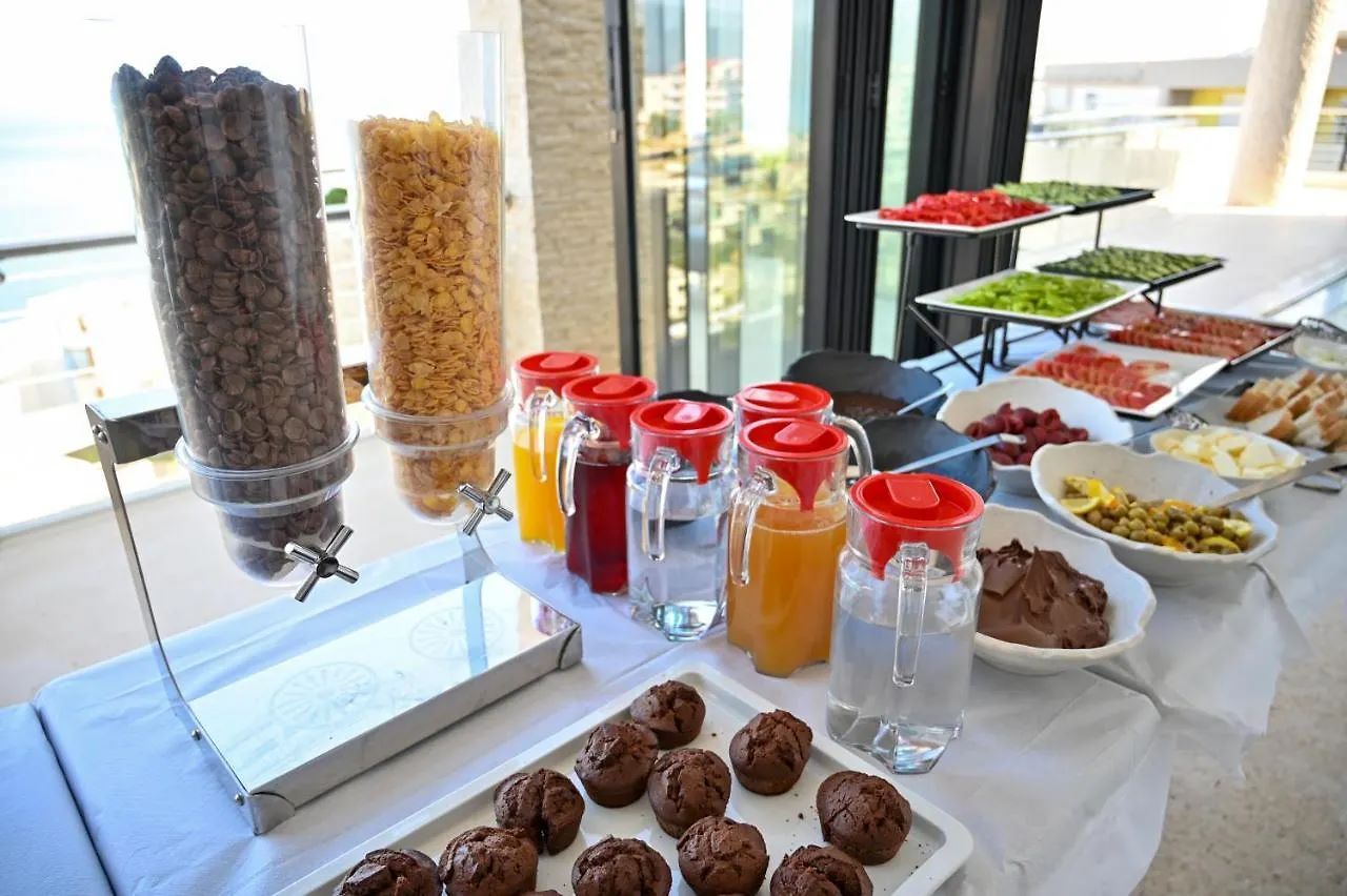 Thea Hotel 3