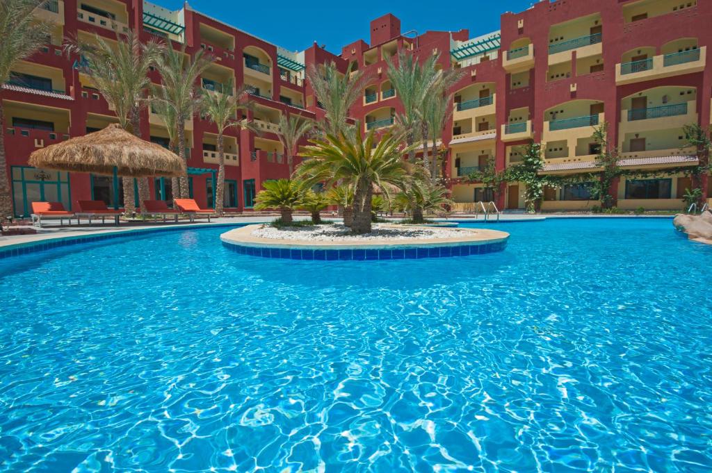 Sun & Sea Hotel 4