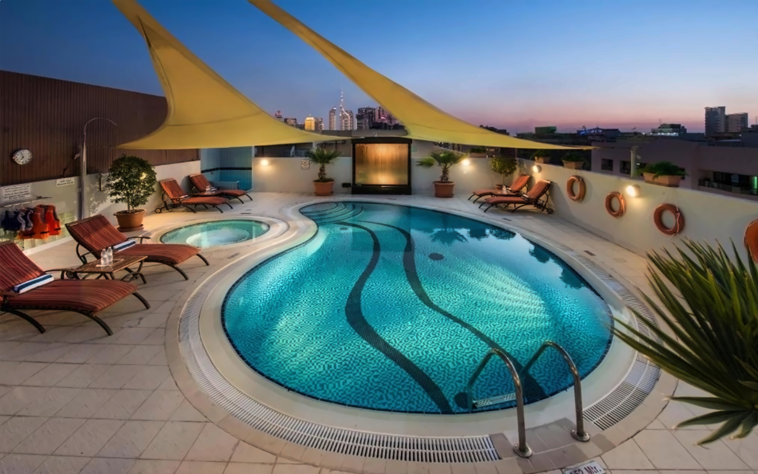 Savoy Suites Aparthotel 3