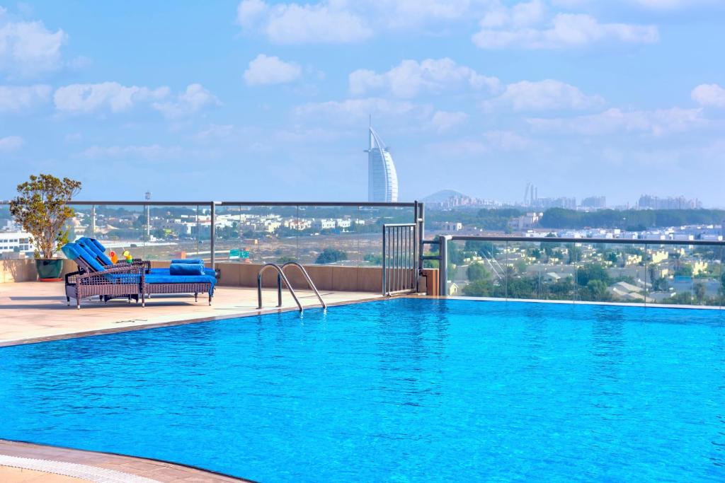 Two Seasons Hotel & Apartments 3