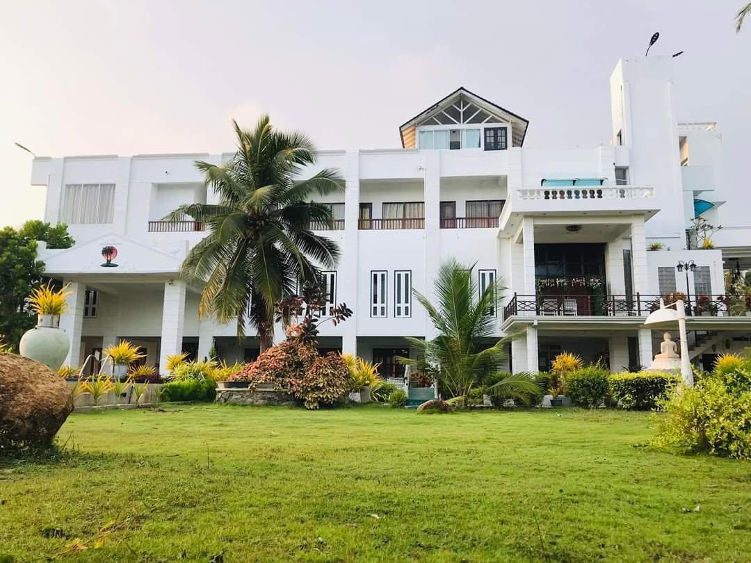 Sea Breeze Hotel 6