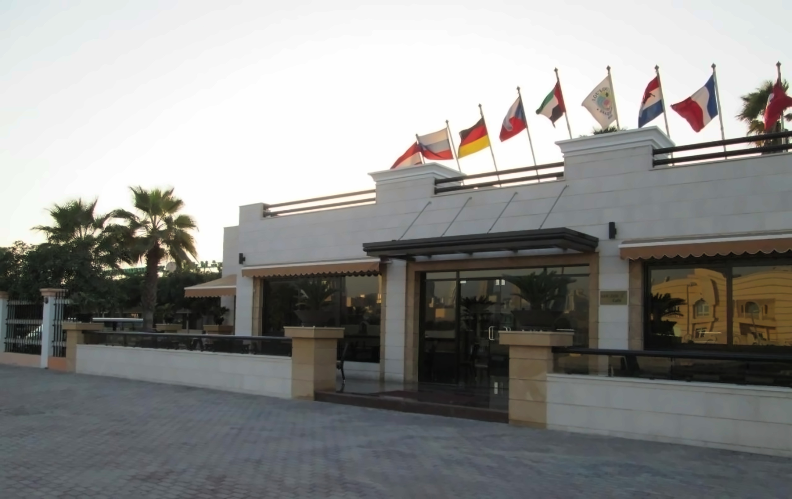Lou'Lou A Beach Resort 5