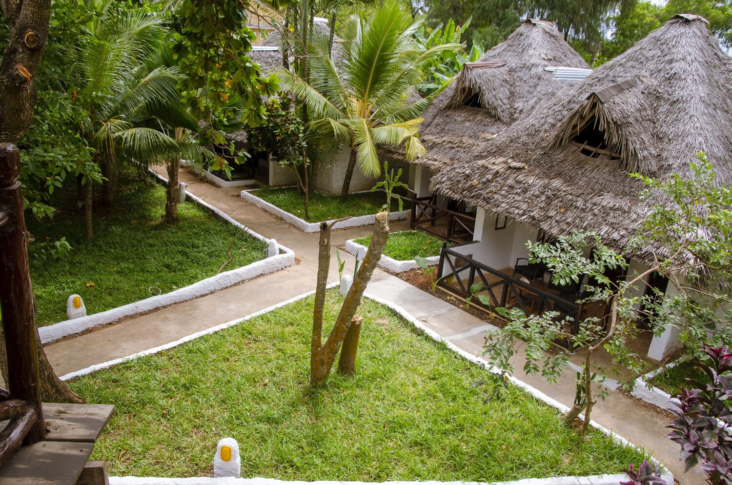 Langi Langi Beach Bungalows 6