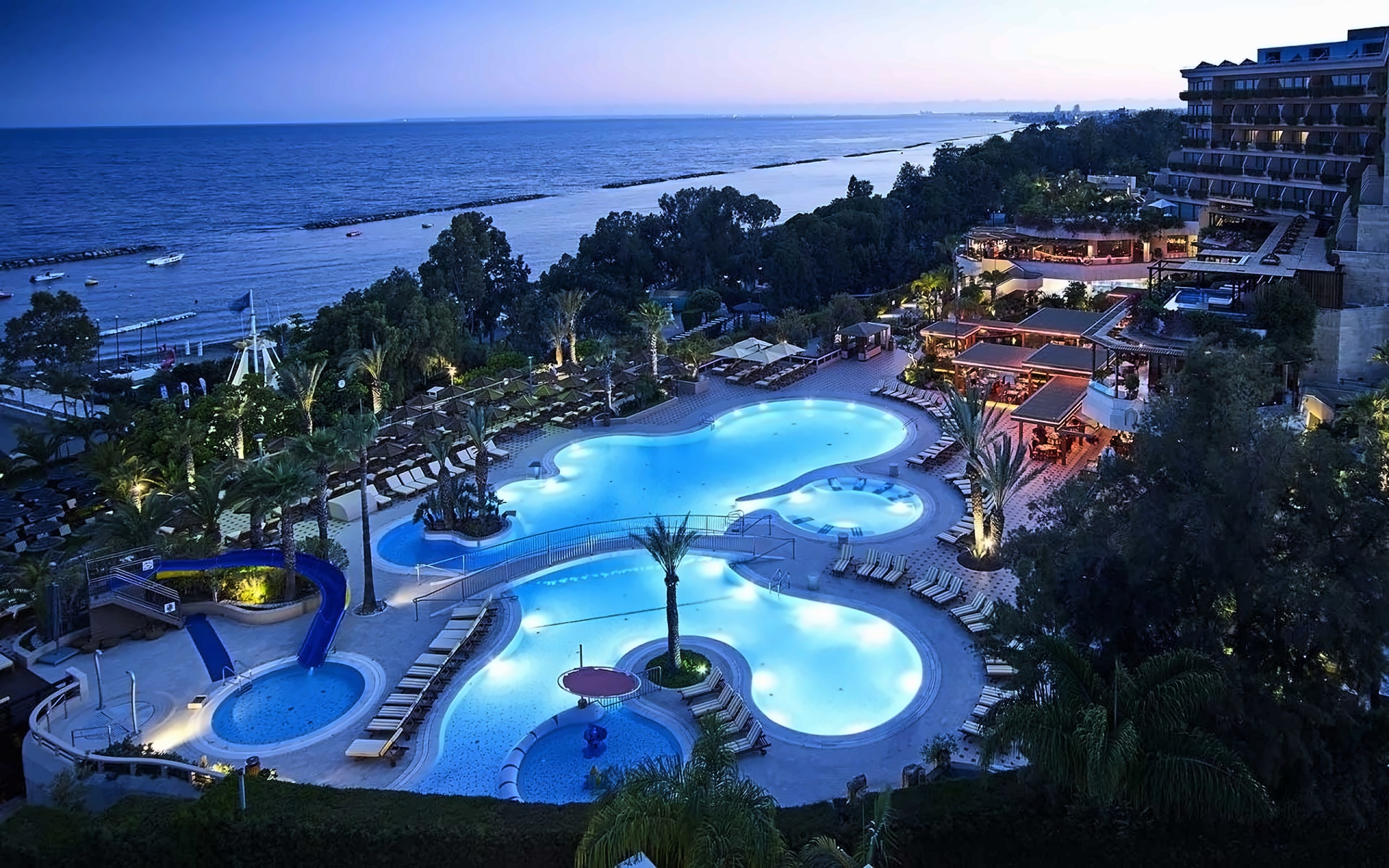 Four Seasons Hotel 4