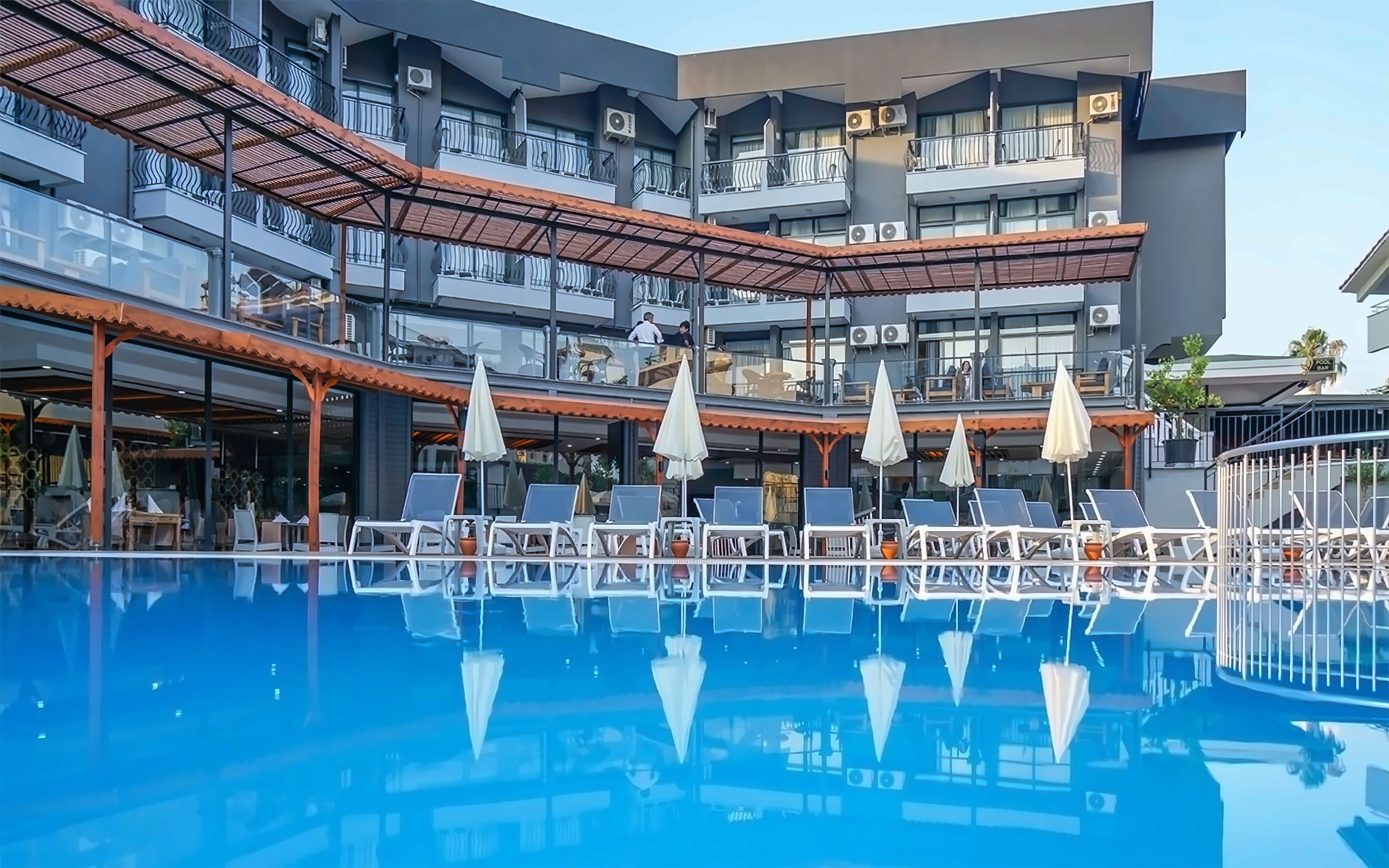 Clover Magic Park Side Hotel 5