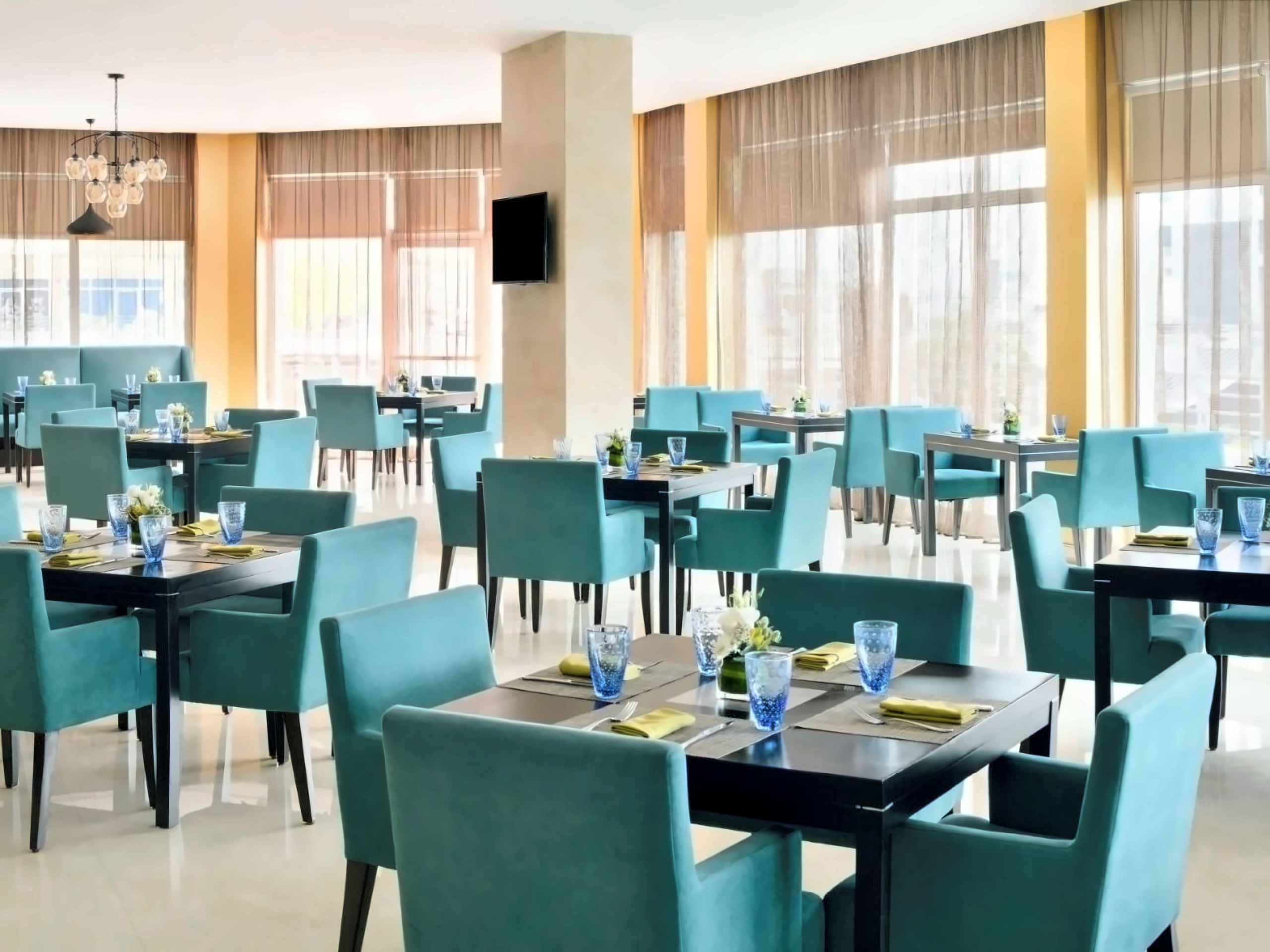 Movenpick Hotel Jumeirah Lakes Towers 4