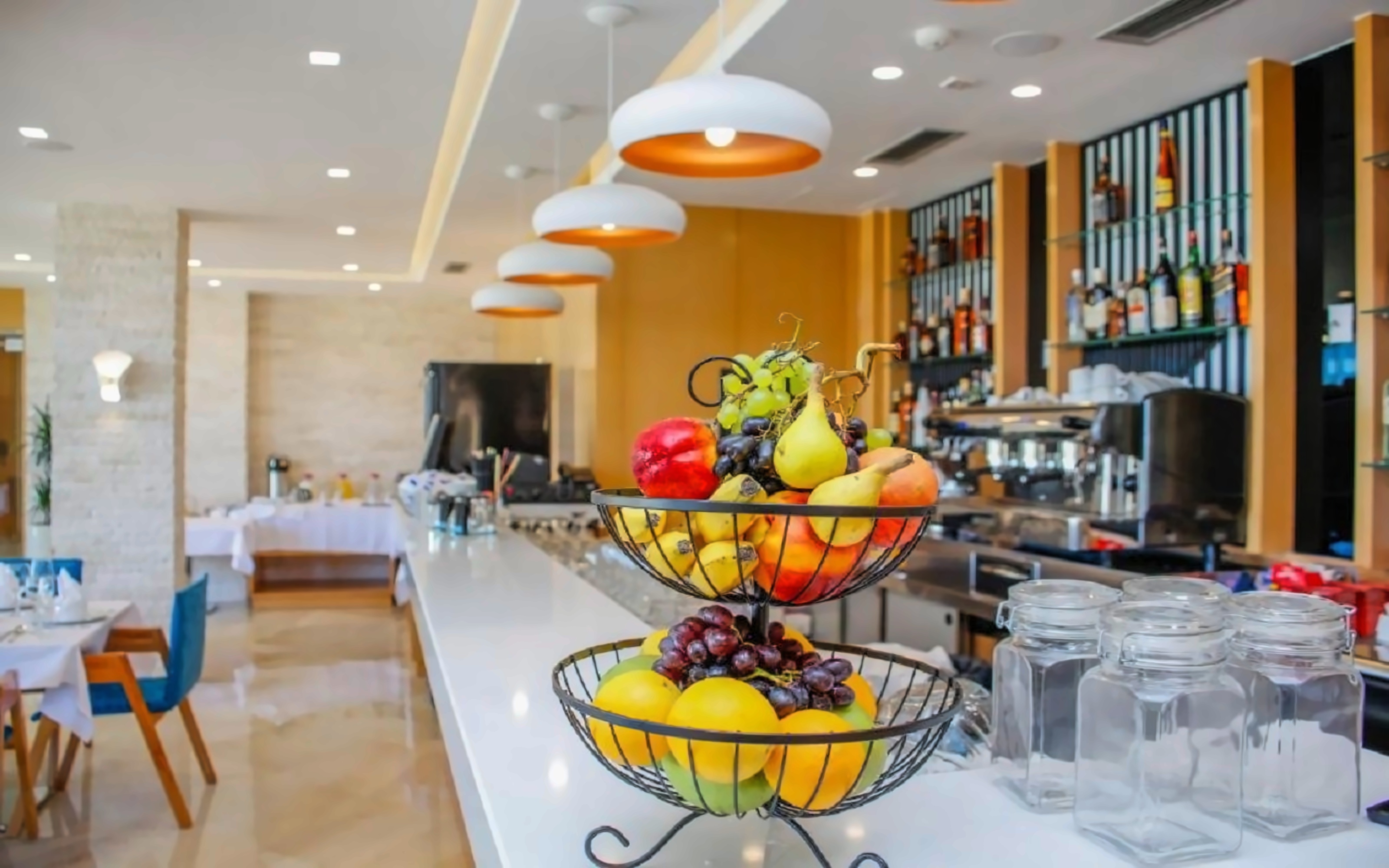 Luxury Hotel 6