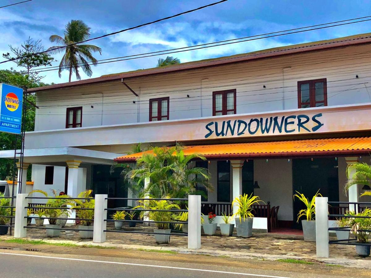 Sundowners Hotel 2