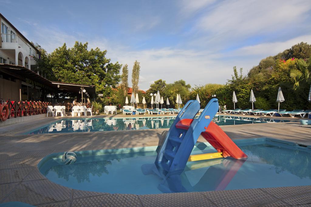 Kassandra Family Aparthotel 6