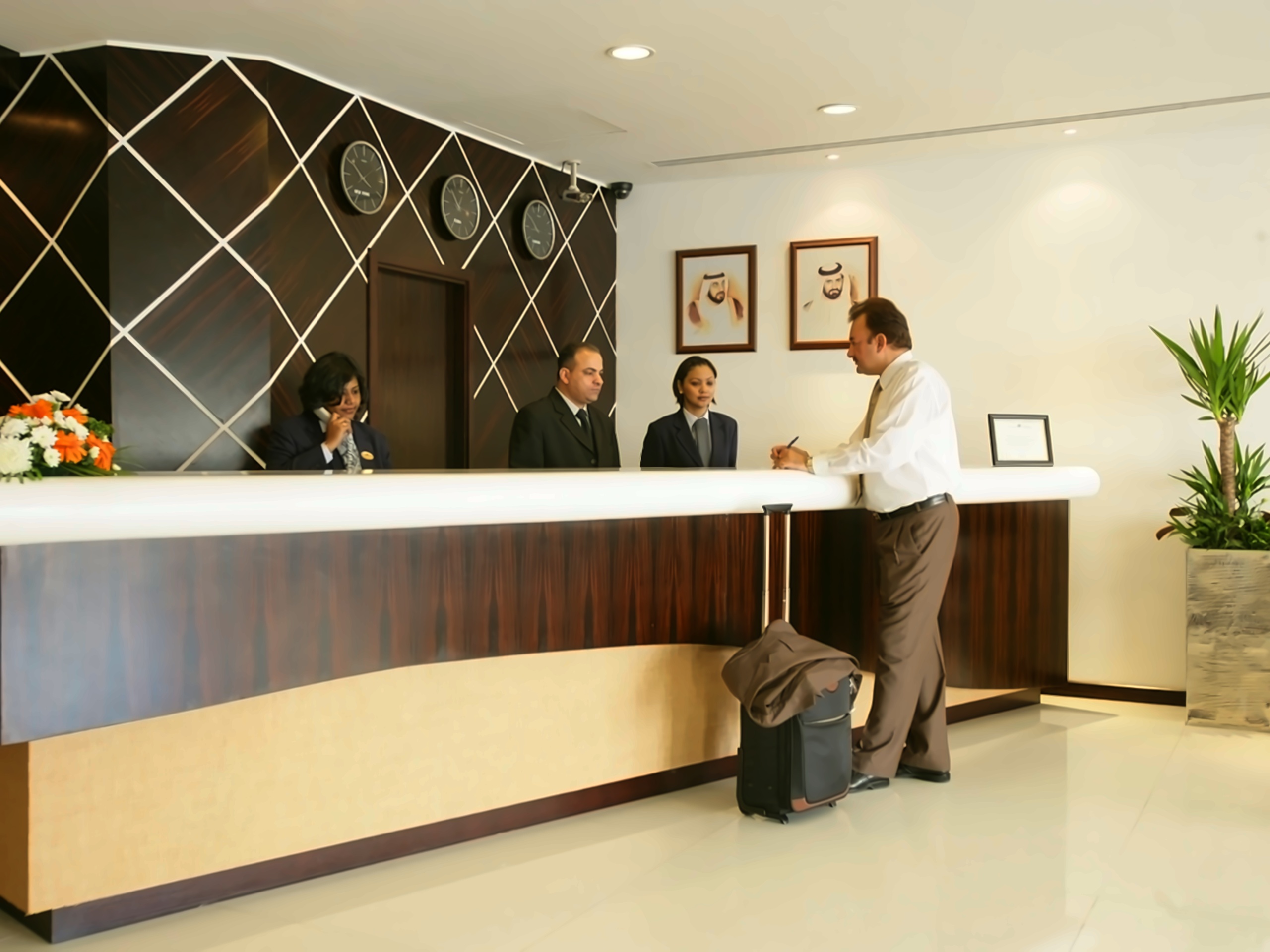 Savoy Suites Aparthotel 4