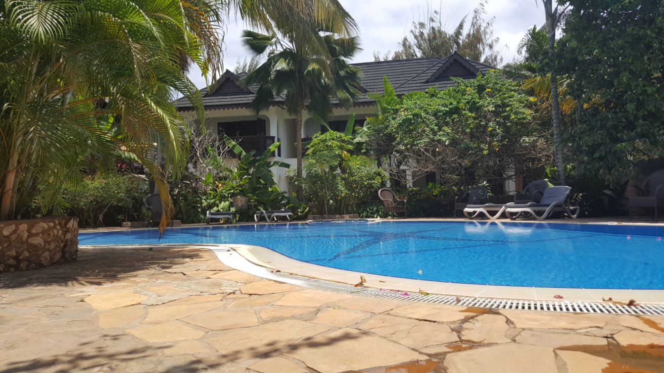 Langi Langi Beach Bungalows 3