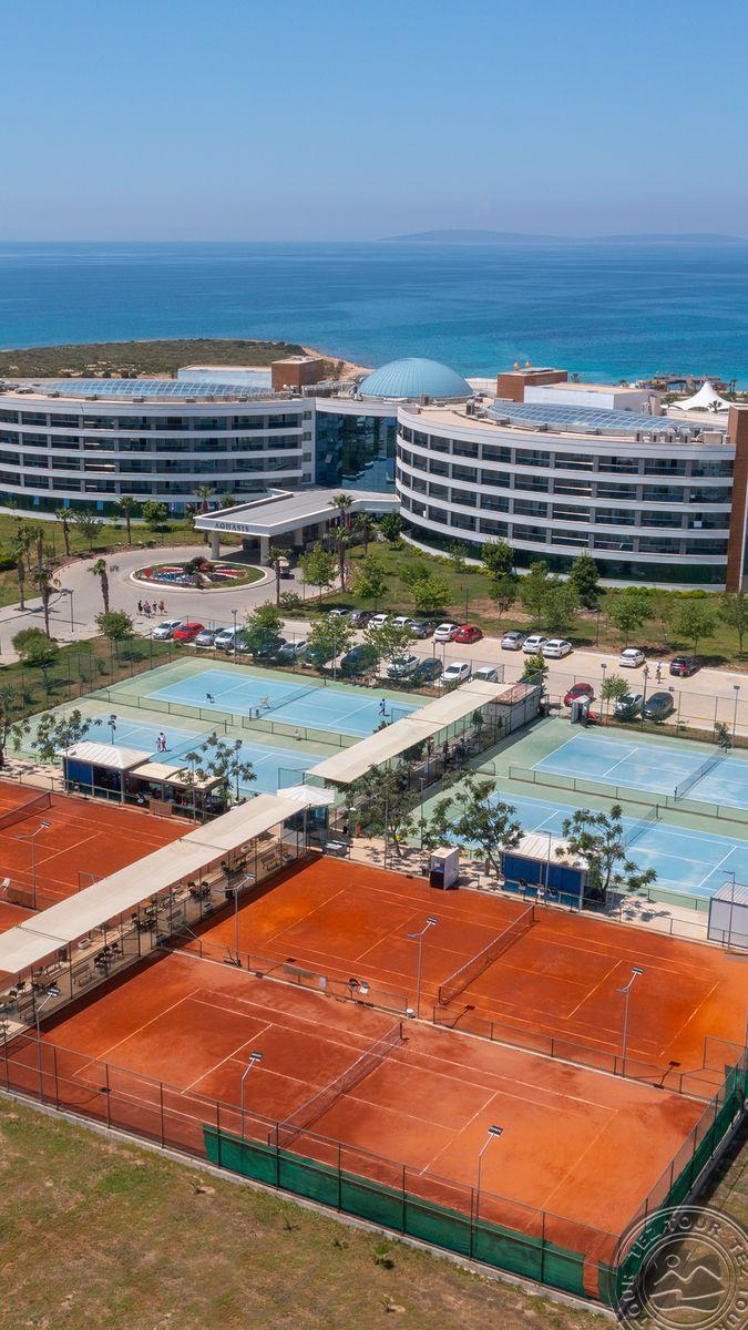 Aquasis Deluxe Resort Spa 4