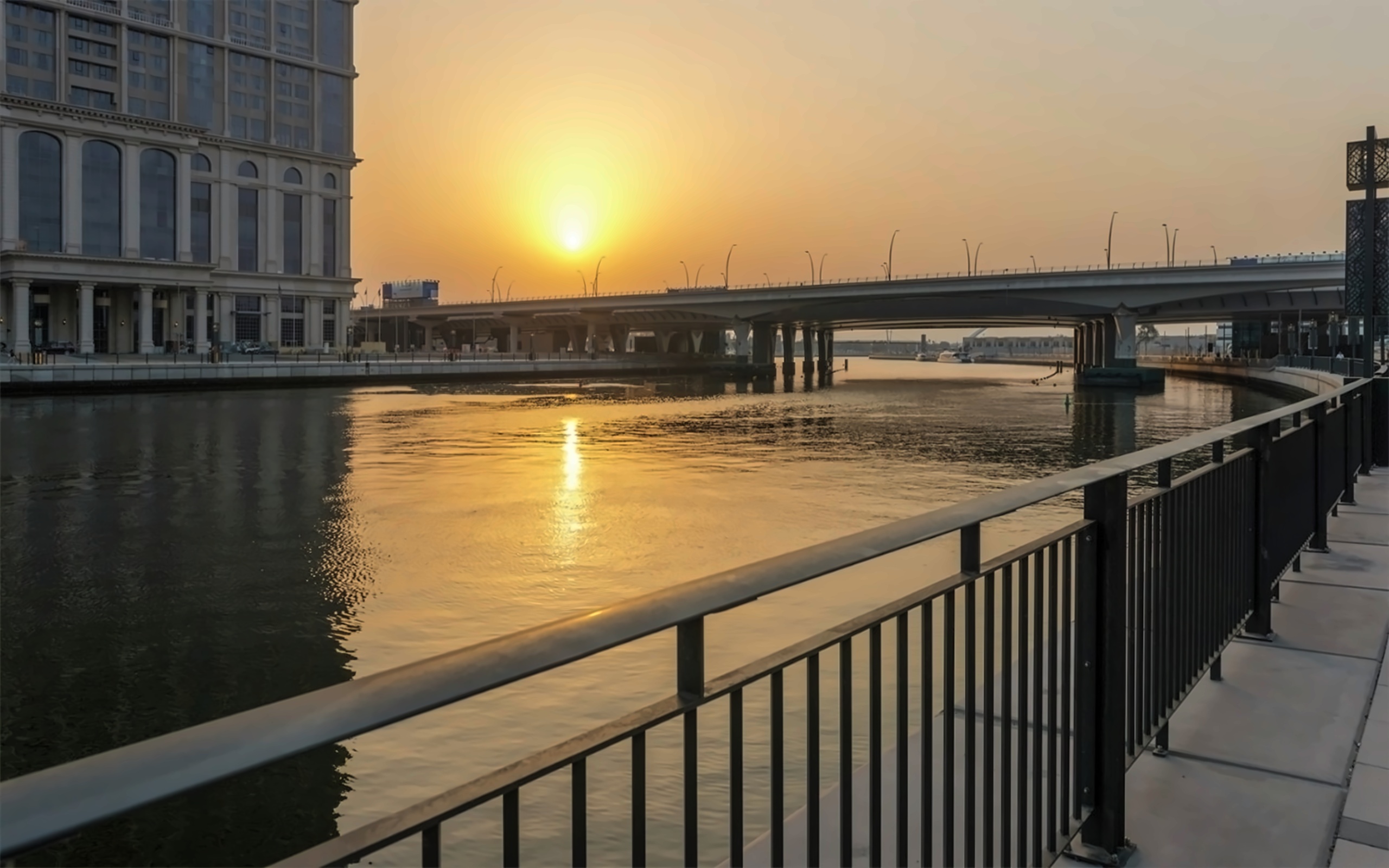 Hilton Dubai Al Habtoor City 6