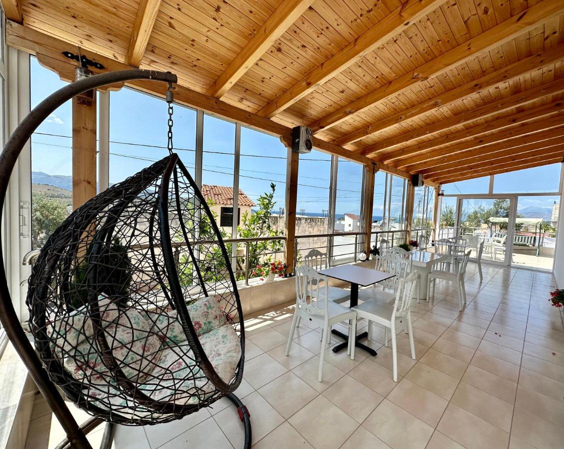 Joni Apartments 4