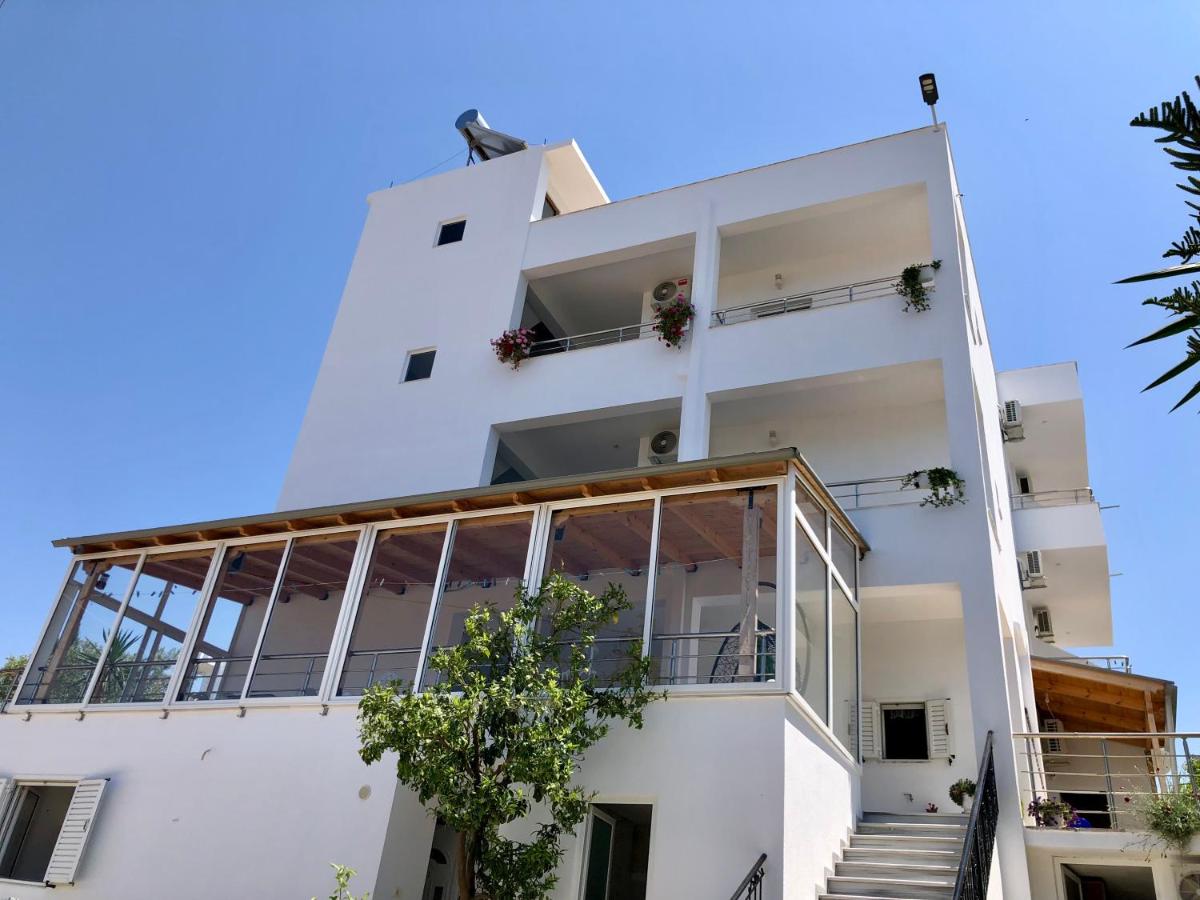 Joni Apartments 2