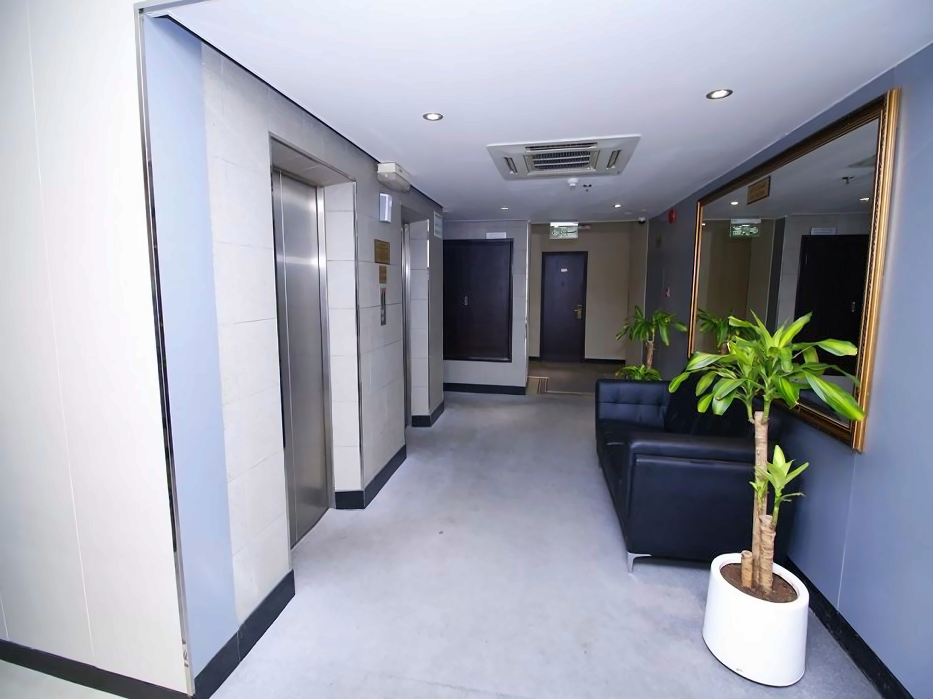 Royal Falcon Hotel 5