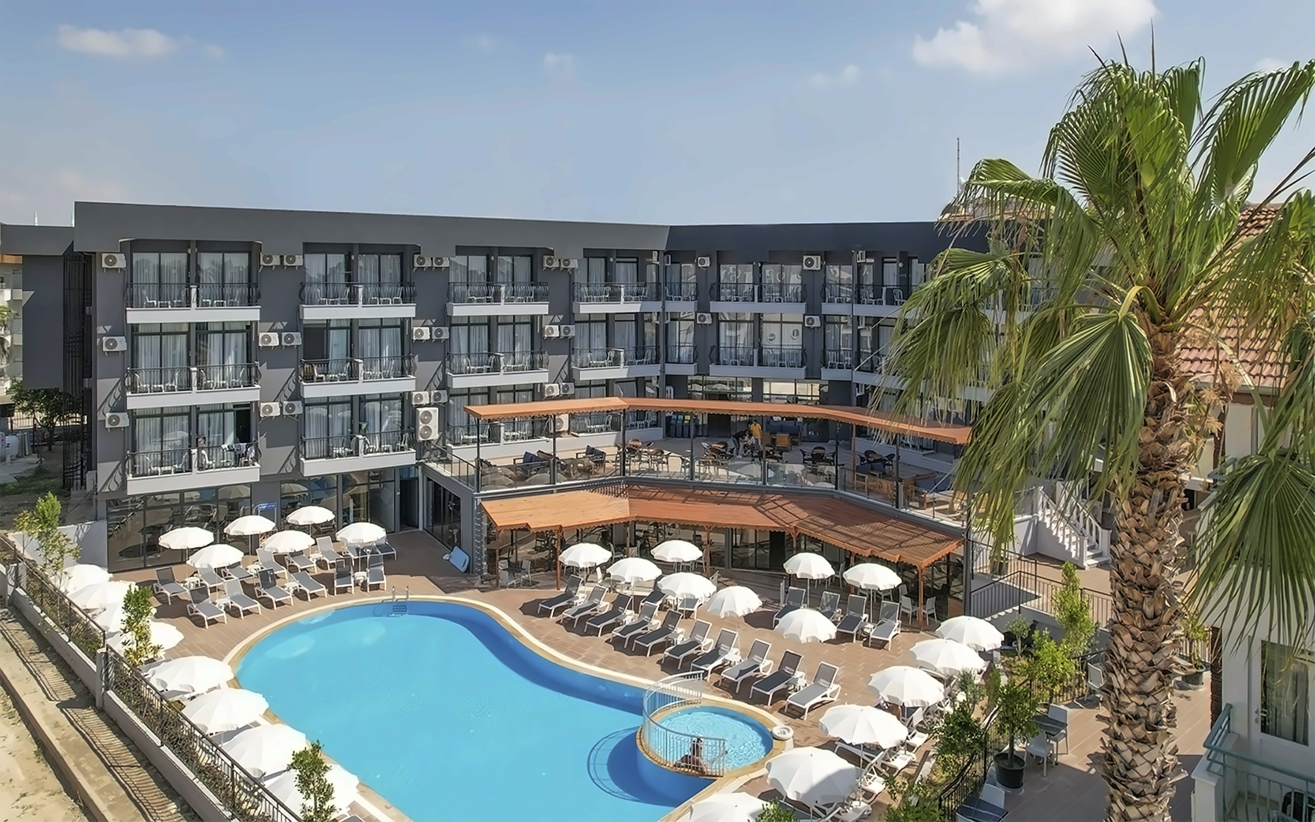 Clover Magic Park Side Hotel 4