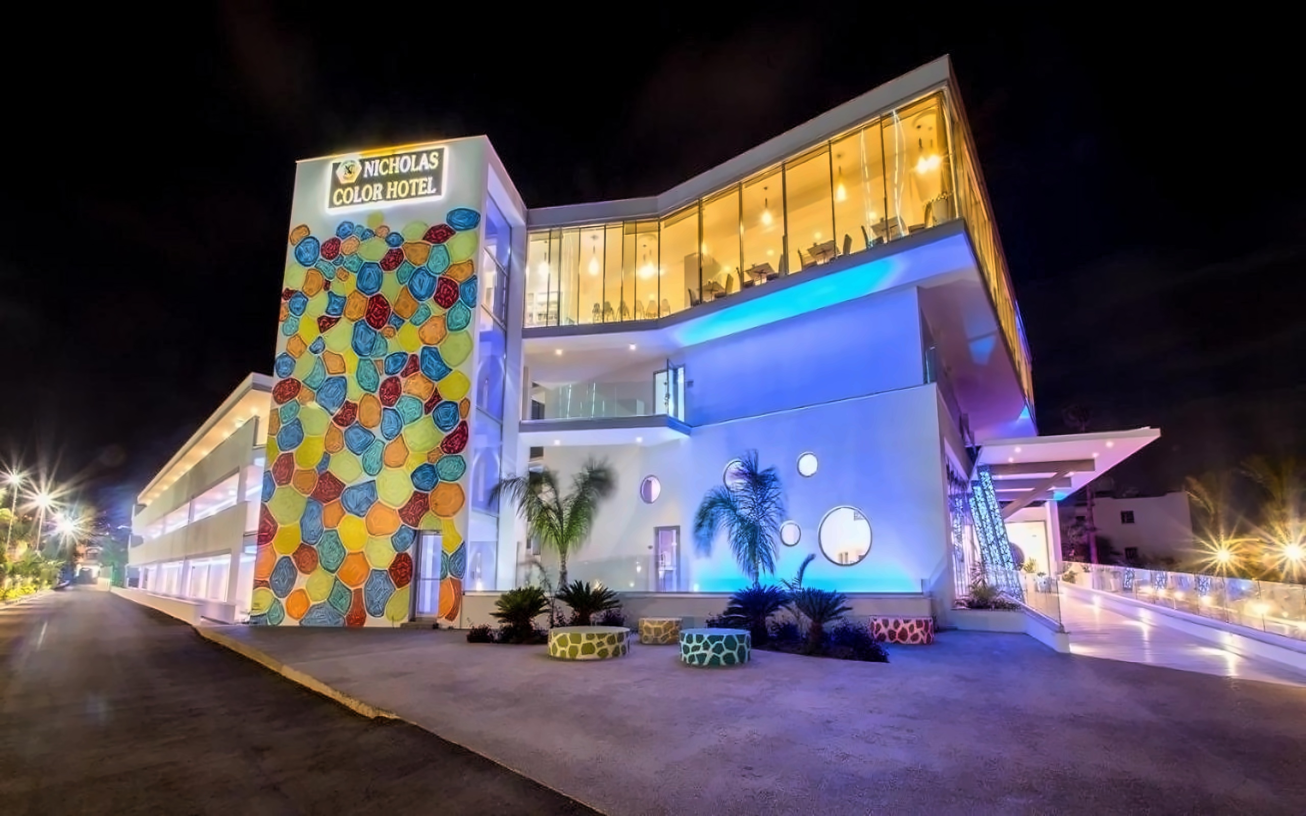 Nicholas Color Hotel 3