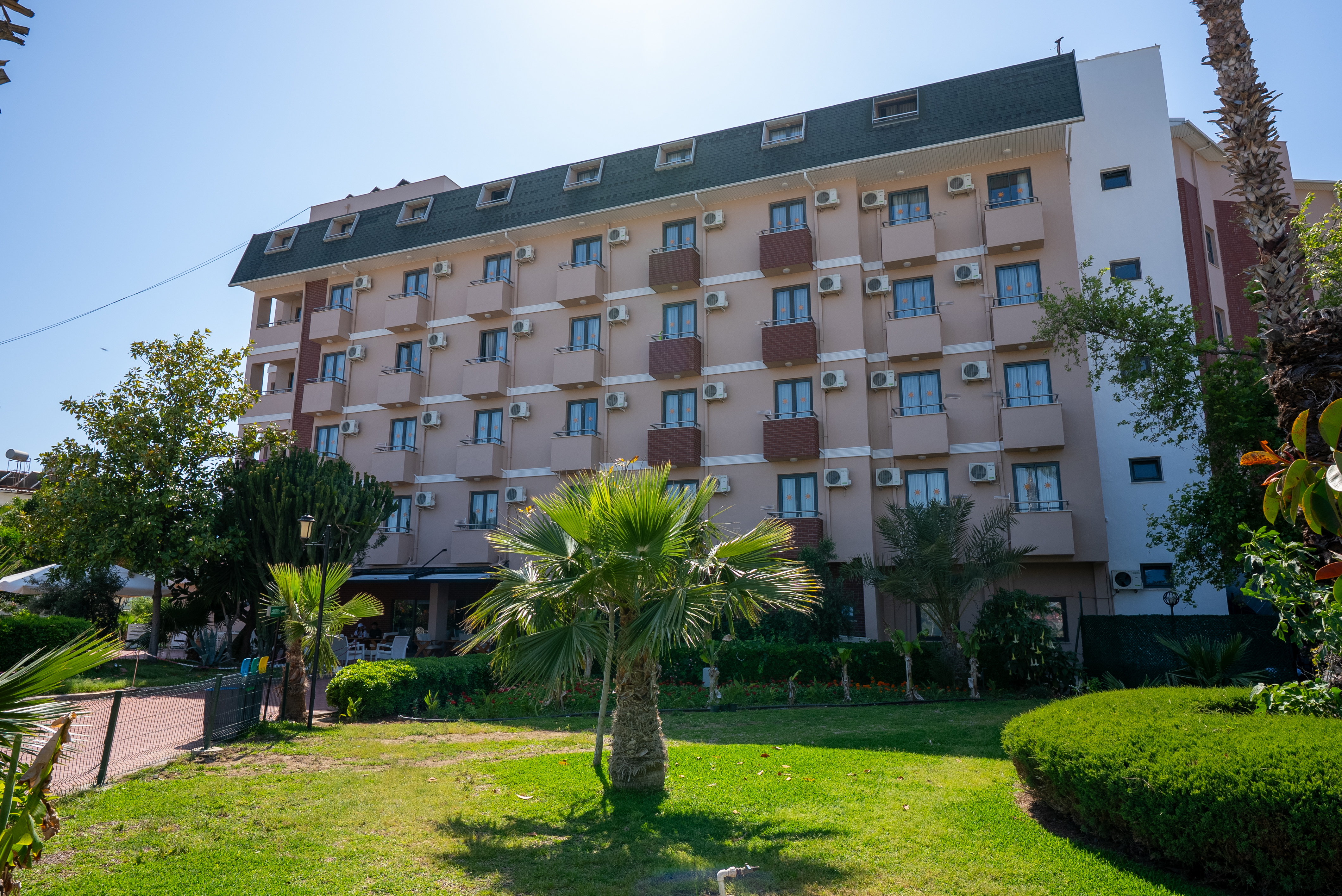 Club Aqua Plaza Otel 4