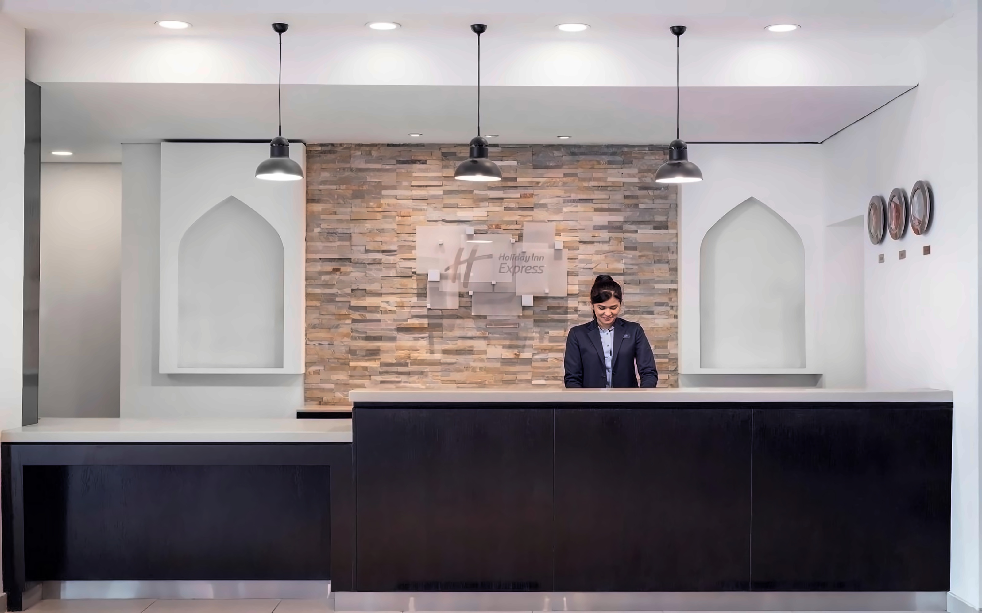 Holiday Inn Express Dubai, Jumeirah 5