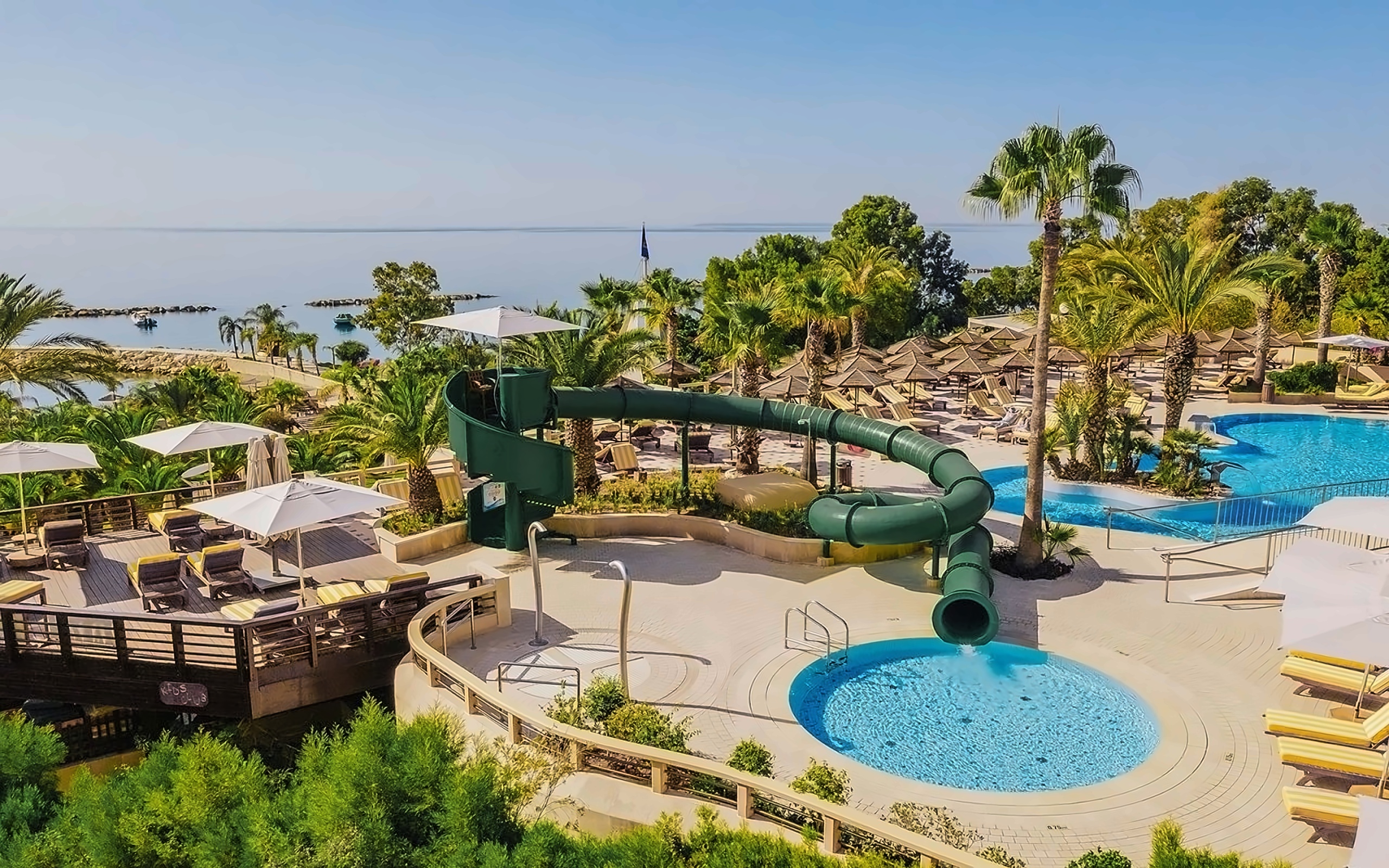 Four Seasons Hotel 6