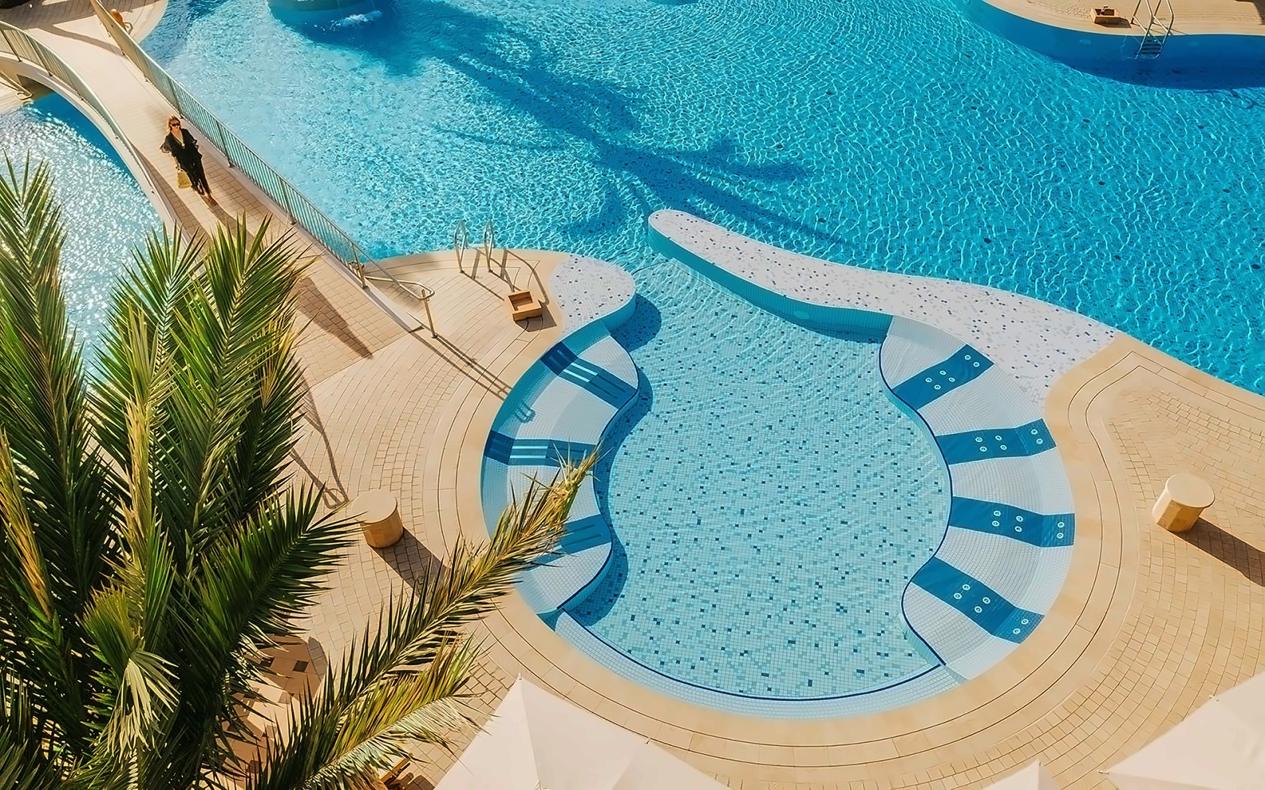 Four Seasons Hotel 5