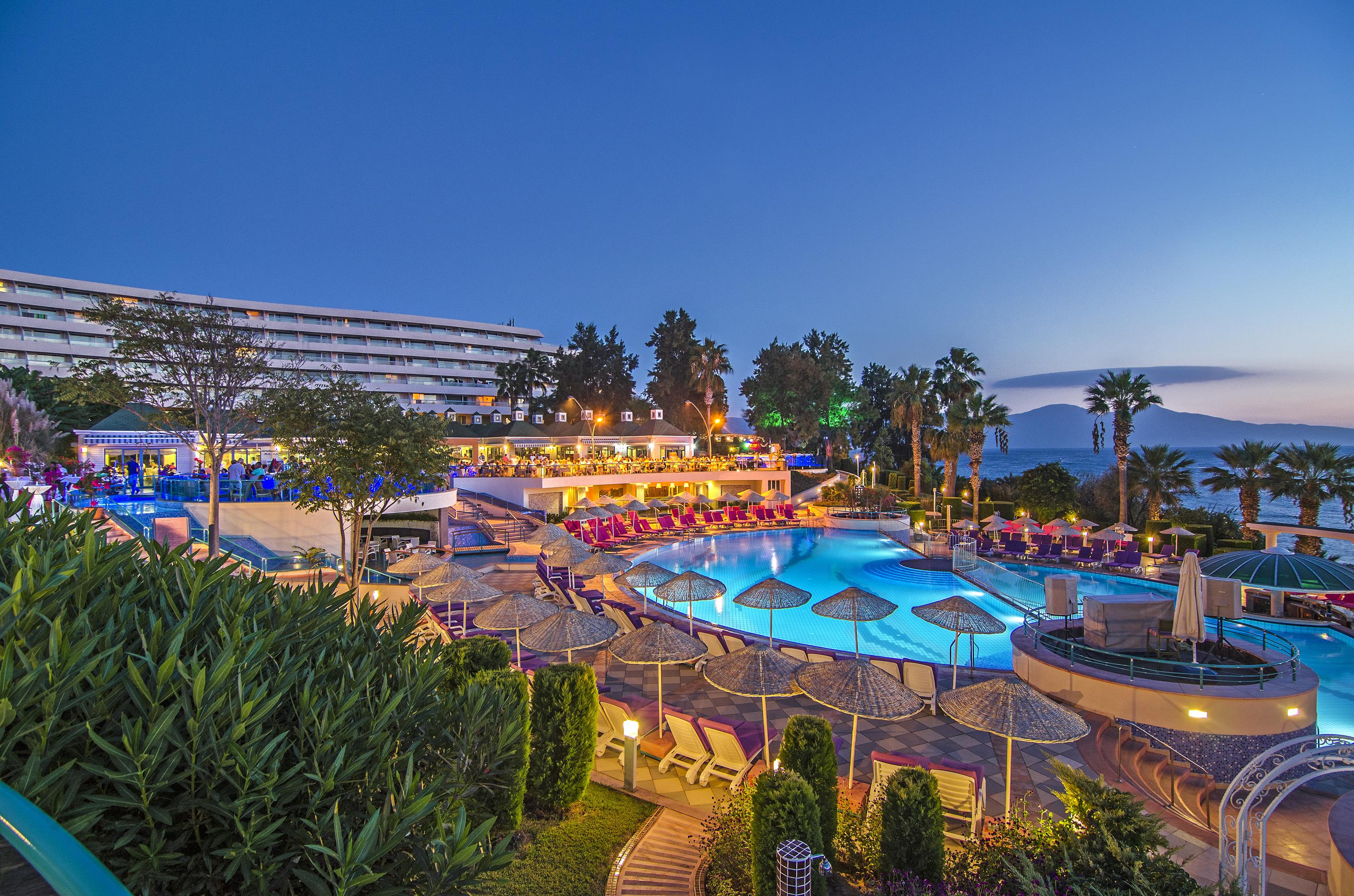 The Grand Blue Sky Hotel 2